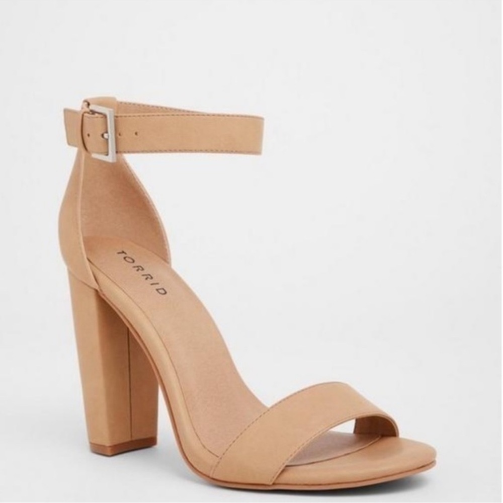 NWT Torrid chunky heel strappy shoe